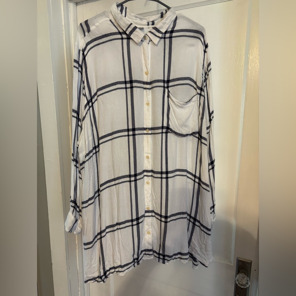 Old Navy White and Grey/Navy Tunic Button-Up Checkered Shirt